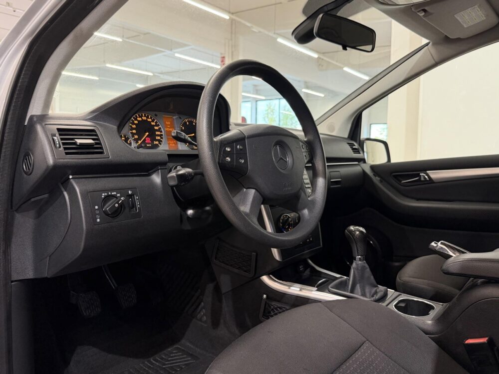 Mercedes-Benz B 12