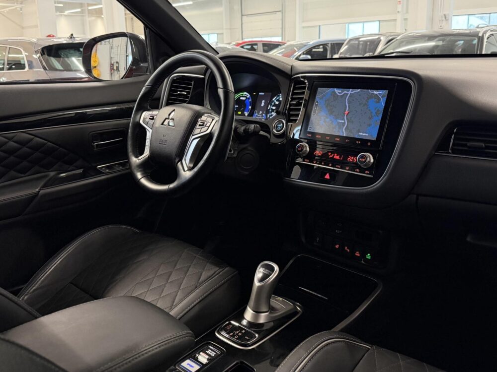 Mitsubishi Outlander PHEV 15