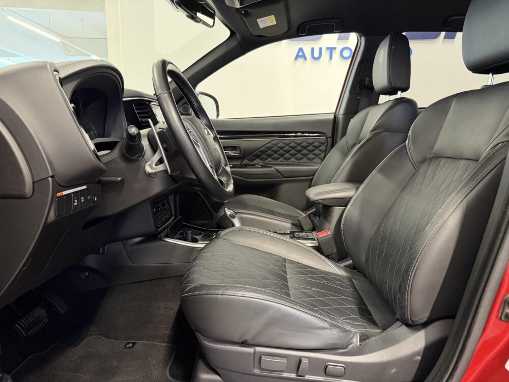 Mitsubishi Outlander PHEV 8