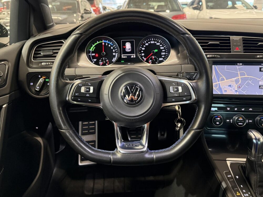 Volkswagen Golf 13
