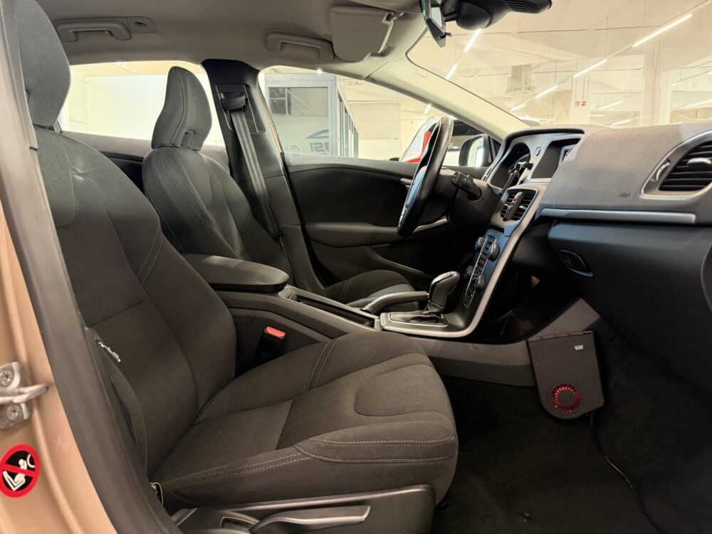 Volvo V40 15