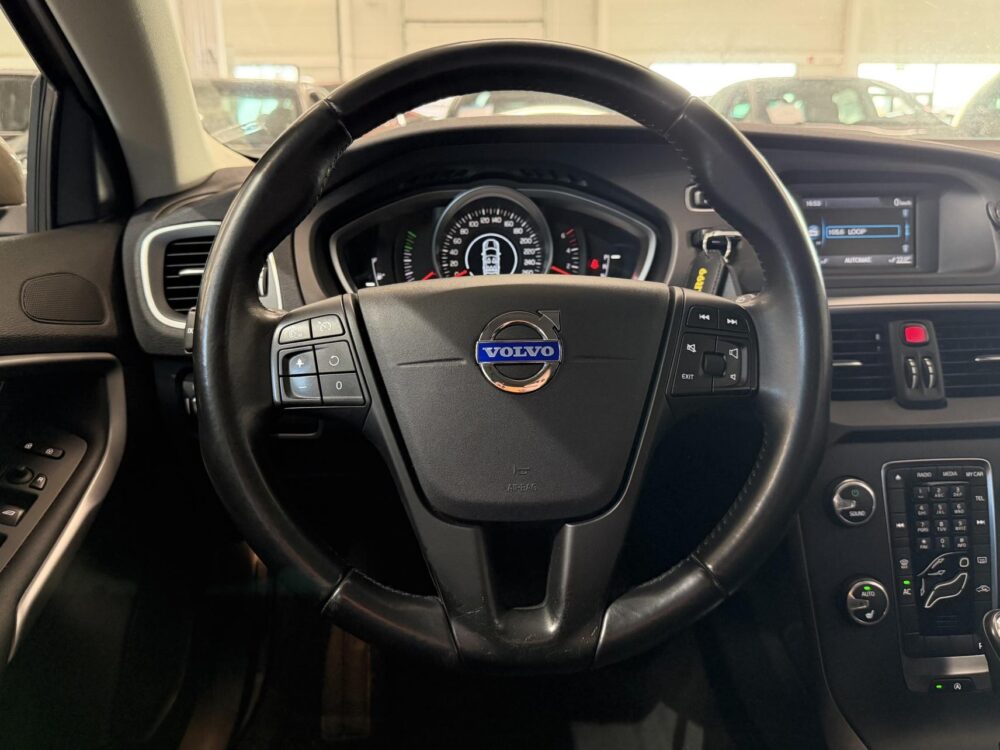 Volvo V40 13