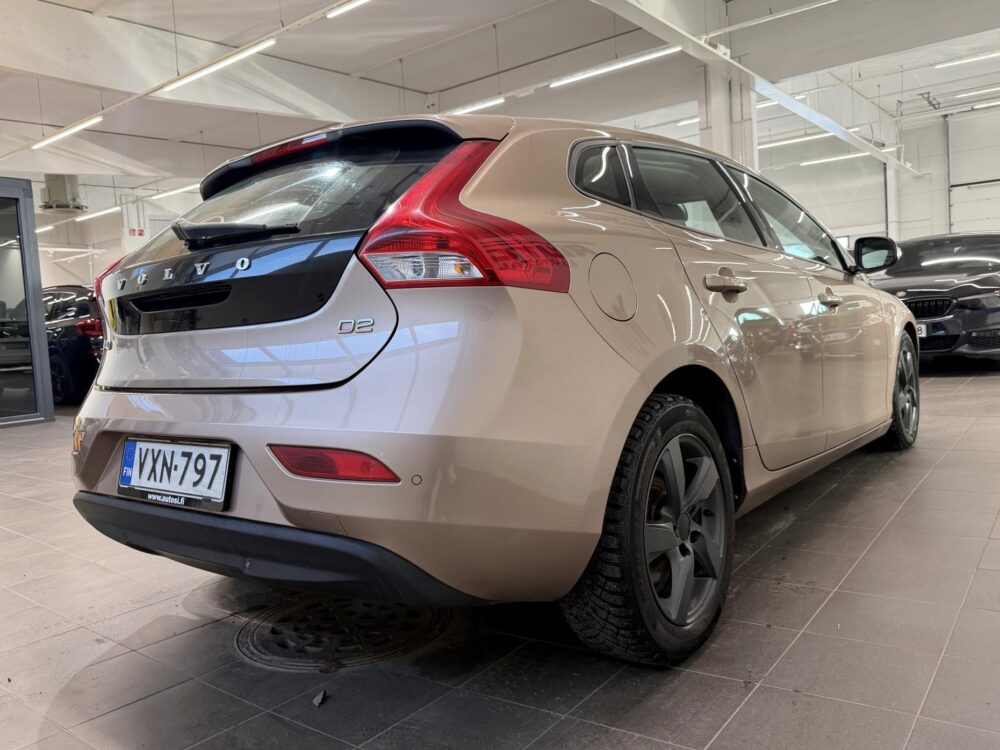 Volvo V40 8