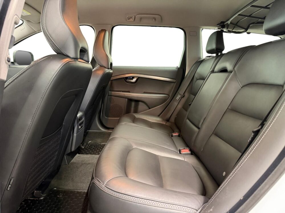 Volvo XC70 12
